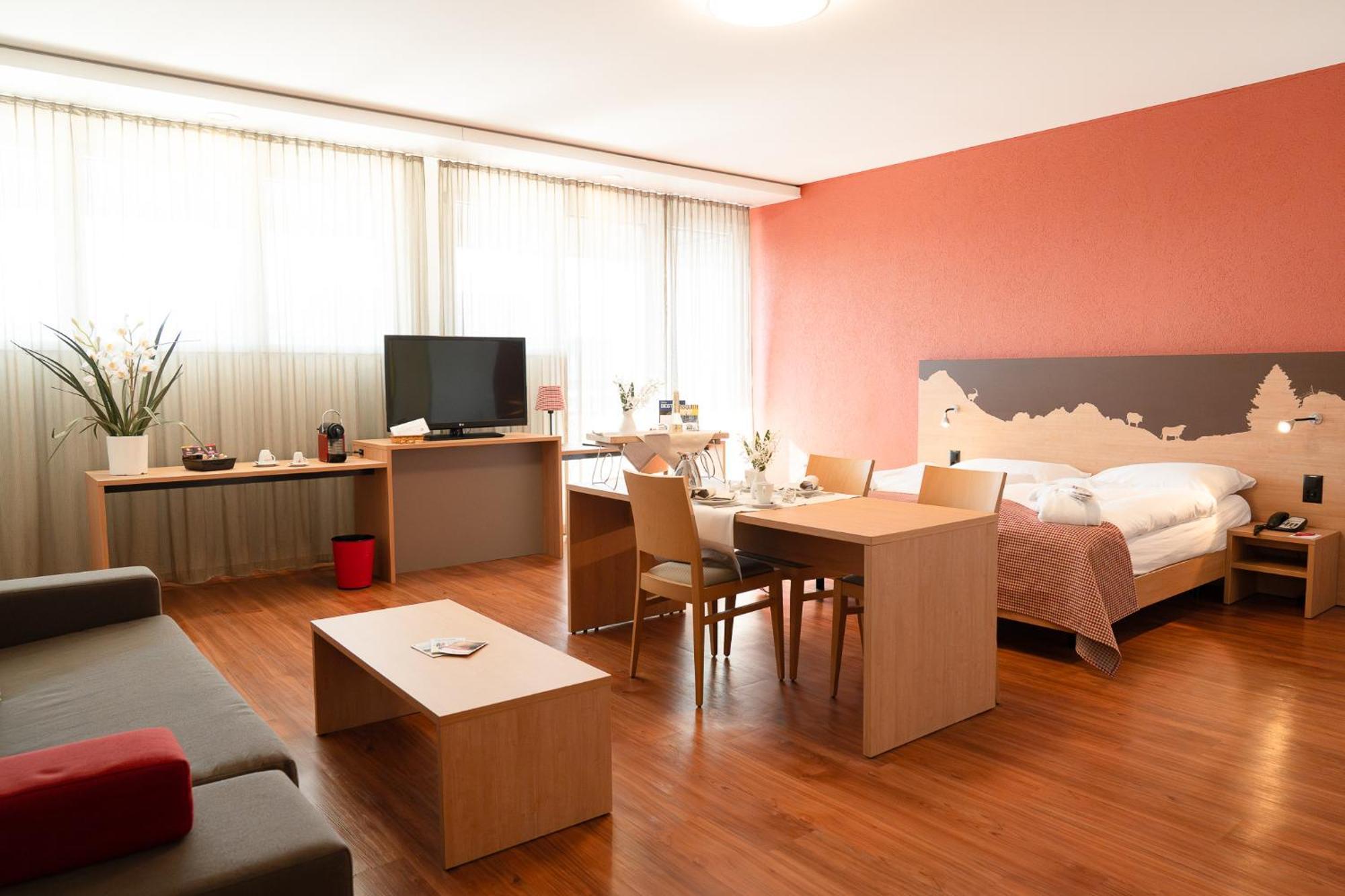 Swissever Hotel Zug Steinhausen Ruang foto